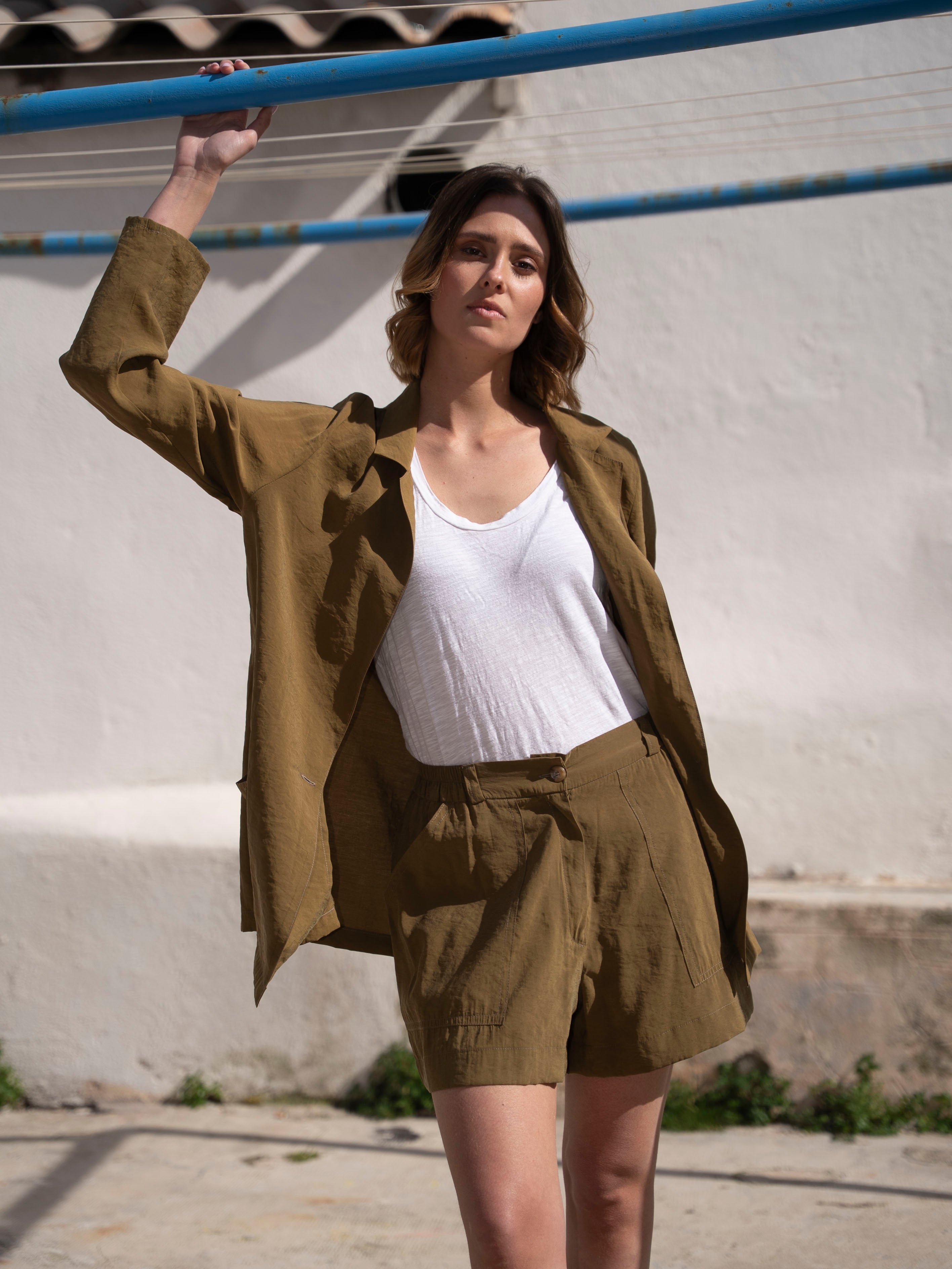 Shoort Kaki Vela Near The Sun Vêtement anti UV pour femme UPF 30